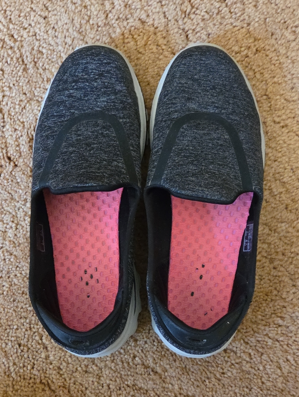 Sketcher's Size 8 Women’s Slip-On Casual Sneakers in Charcoal with Pink Insole